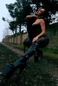 _ChloeLee_ dare to get closer? Pic 8