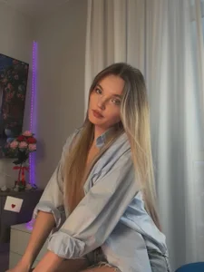 JulieLupo One shirt can replace an entire wardrobe👔😮 Billede 3