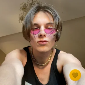 HOT ME de Vincent_Strong  2 Imagens