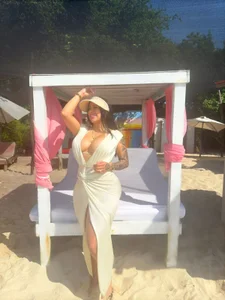 kiim_taaylor vacation Pic 4