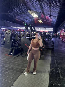 🥰🤍 de roxie_gates_  2 Imagens