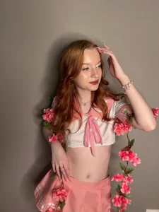 KellyMoans Your good girl Billede