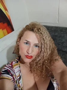 Blonde_mature1 Public  2টি ছবি