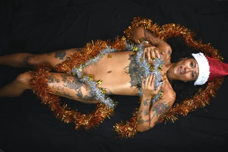 🎅✨ Santa’s Favorite Secret: A Naughty Christmas Album ✨🔥 de AllanaSquirt  3 photos