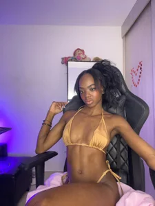 Riri_Blonde10's Ebony Curve Appeal 💫 Sex Photo 2