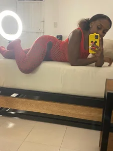 for you ...black y red de alika_brown_  2 photos