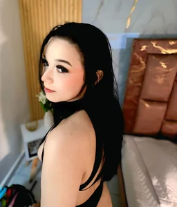 Sweet_Swidney Public Pic 2