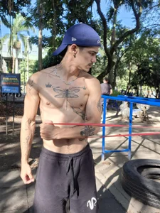 Jared_Cole Exercise day - {count, plural, one {תמונה אחת} two {שתי תמונות} many {# תמונות} other {# תמונות}}