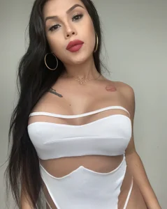 Zdjęcia divinepleasury Very Horny:  2