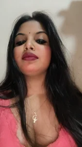 Sexy_Aaradhya Public Foto 6