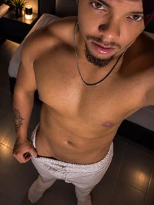 About me 🔥😈 de Bow_wow23  2 photos