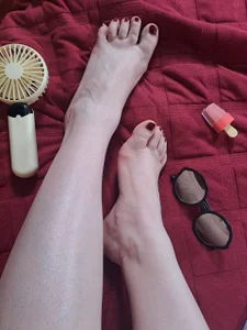 MelodyMoores F E E T Pic 2