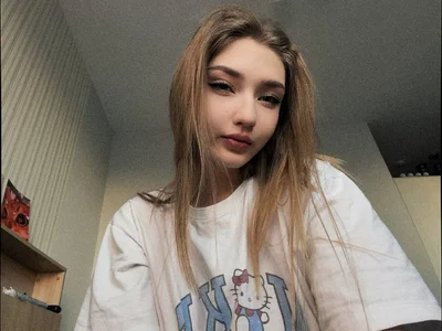 lying around at home de AveryBerkson  Imagens