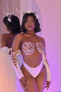 SavannahStorm: Goddess ( 3 фото)