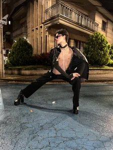 bastian_mercury:   🖤🖤 ( 2 фото)