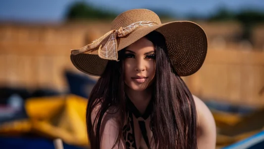 Ella_Raven Beach babe Gambar 7