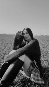 AlexaSven black and white love Pic 4