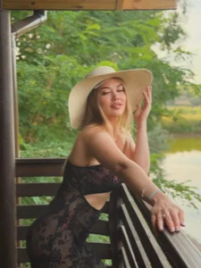 HannahWillow Public Fotka 6