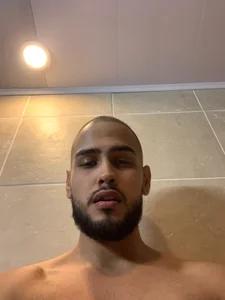 Marcus_Soler some in the bathroom 😛 Pic 3