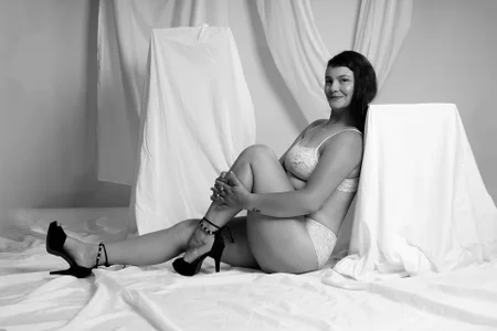 black and white 🖤🤍 od ambar_sex10  5 snímek