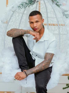 esteveen_ortegas_ Santa brought you a chocolate bonbon Immagine  7