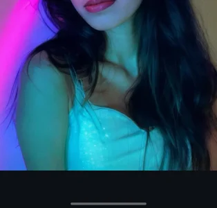 its_ishika_60 Public 사진