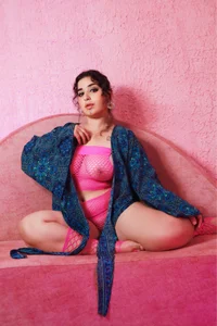 sophiaamethystt Get a little more Pic 3