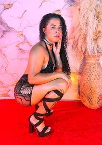 Assia_Roos 🖤 ​​Pure feminine power  3টি ছবি