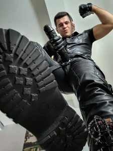 Leather Emperor de alphafingod  2 Imagens