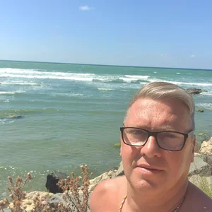 RobertStripX Yours sincerely  8টি ছবি