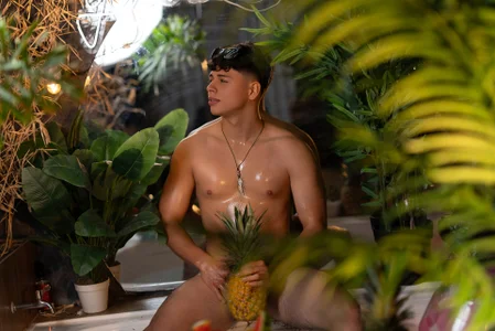 Ethan_occonor 🍉🍑Tropical Temptation🍓🍍 Pic 5