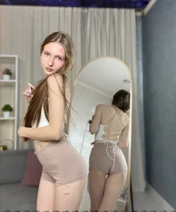 EmilyHuber Public Pic 4