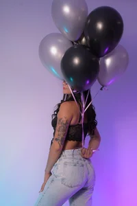 Happy birthday to me 🖤💜🥳 de evelyn_rummage  photos
