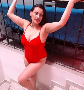 horny-juliette A sexy mommy in red passion 💋  7টি ছবি