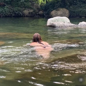 Saraarouusee disfrurando de la naturaleza Pic 2