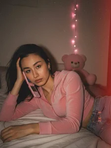 DeliaPesta Natural & Unfiltered 사진