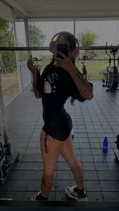 HollyHudsonn Public Pic 6