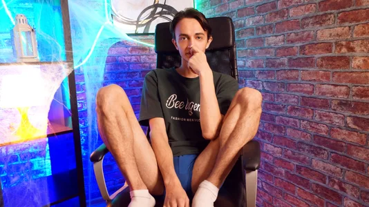 John_Mellow Spoopy pics Pic 2