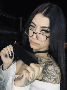 Dakotta_Hill 𝐶𝑎𝑛 𝐼 ℎ𝑒𝑙𝑝 𝑦𝑜𝑢 𝑠𝑖𝑔𝑛 𝑦𝑜𝑢𝑟 𝑐𝑜𝑛𝑡𝑟𝑎𝑐𝑡𝑠? Pic 2