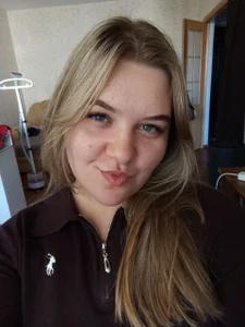 TypicalWoman Public Bilde 5