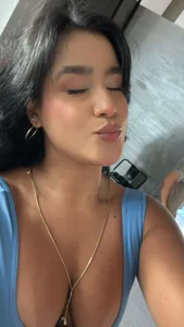 bonniekim_のNow I am fans of the curly hair!の 2枚の写真