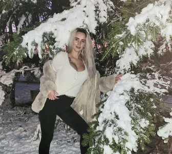 IsabelleEthan: Snow day :P ( 3 фото)