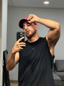 _adamcoper_Mirror selfies📸 Bild 8
