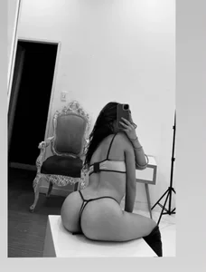MollyDumont Public صورة واحدة|MollyDumont Public صورتان|MollyDumont Public  3 صور|MollyDumont Public  3 صورة