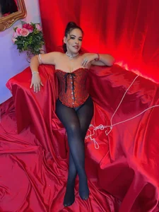 Dare to approach… exclusivity doesn't wait 🖤 de Lizeth_Bels  6 Imagens