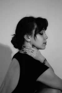 TheEmma Black and white Pic 5