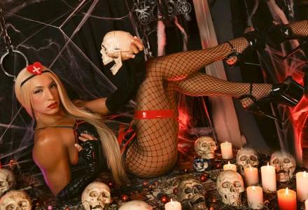 isa_lancaster Happy Halloween! 🕷️ Pic 6