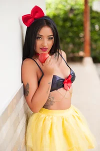 Renata_wilsom you want to be my dwarf Pic 3