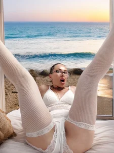 ElenabonyX How do I look in your fantasies Poză