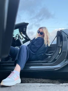 KristinaFairfax 🚘  4টি ছবি